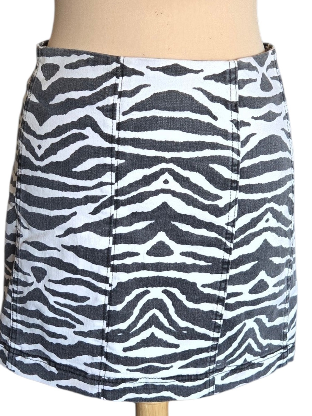 wild fable Zebra-Print Jean Stretch Mini Skirt - Black & White Sz 12